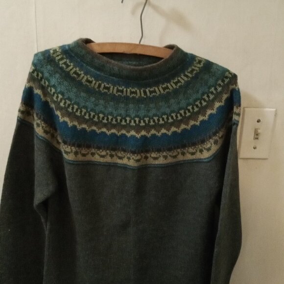 Unbranded Alpaka Sweater Sz S green and pattern around neckline Made in Pe - Picture 4 of 7